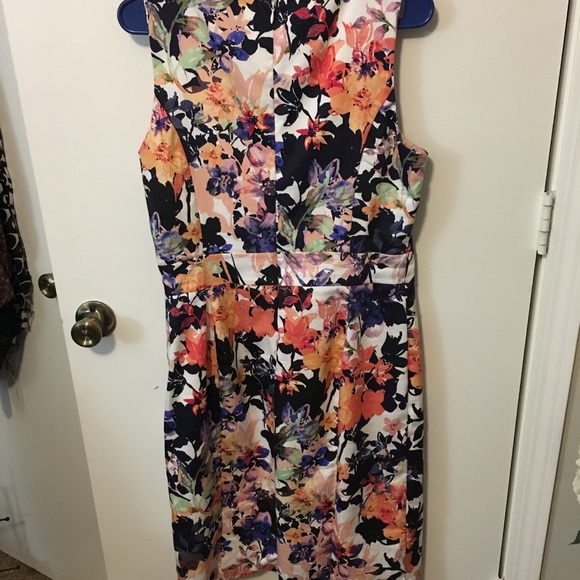 Avon Signature Collection Spring Panel Dress - Picture 4 of 7